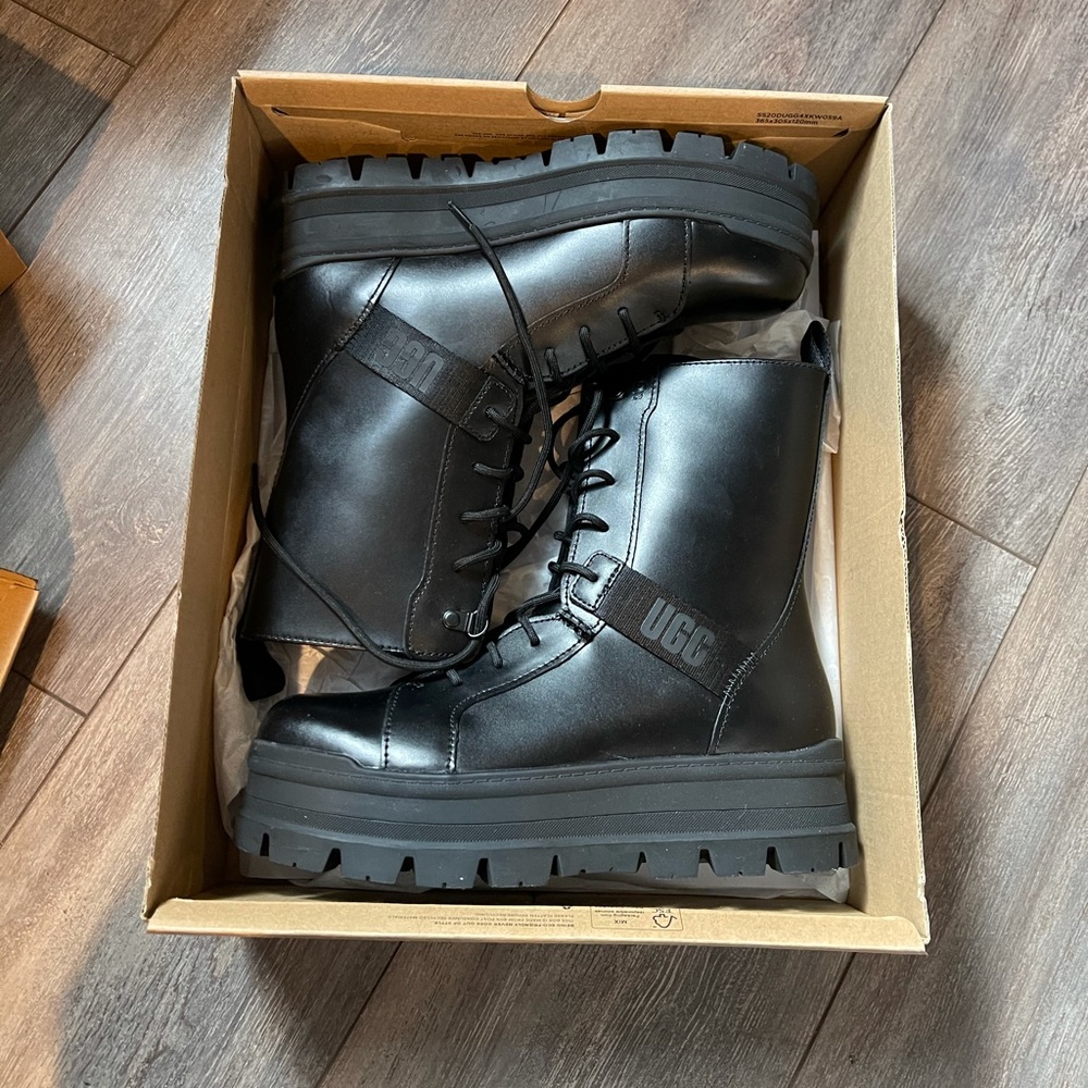 UGG SHEENA BOOTS
